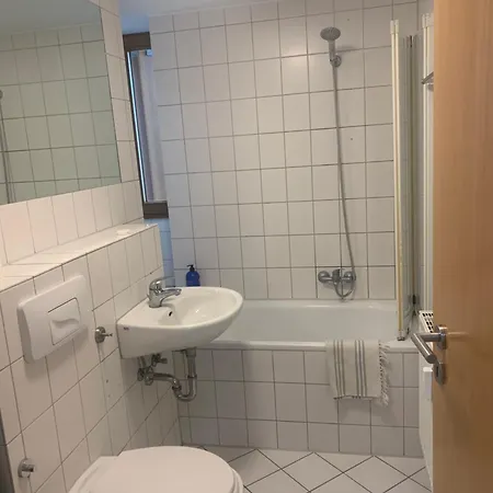Apartment Lovely 3 For 4 P, Messe, U-bahn, Park