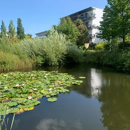 Lovely 3 For 4 P, Messe, U-bahn, Park